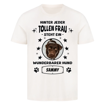Hinter jeder tollen Frau - Personalisierbares Unisex T-Shirt