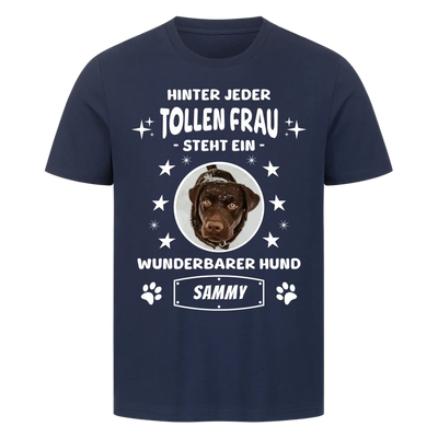 Hinter jeder tollen Frau - Personalisierbares Unisex T-Shirt